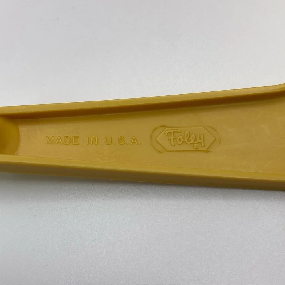 Vintage Foley Plastic Yellow Harvest Gold 4 Piece Measuring Cups